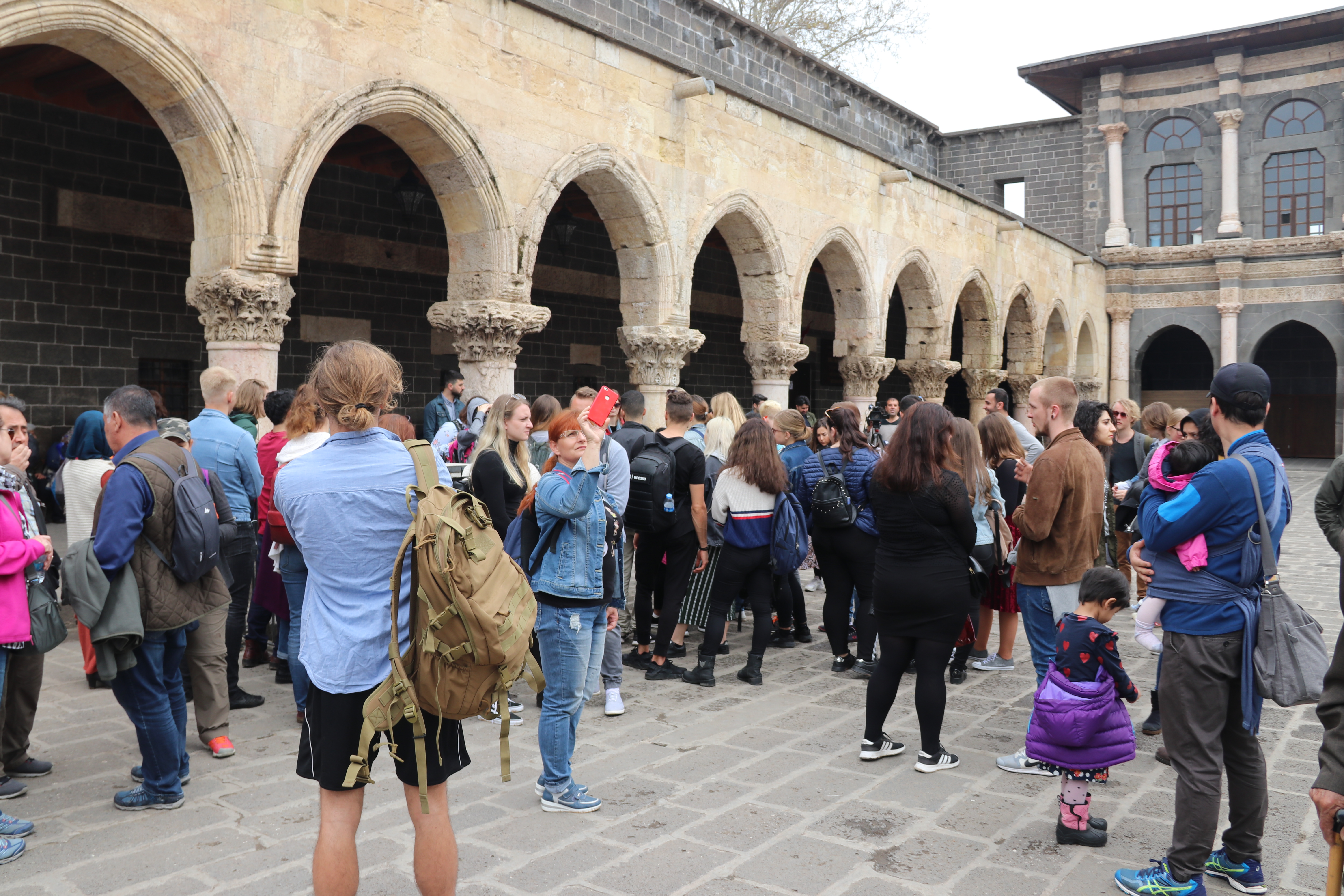  FOTO - Diyarbakır'a turist akını